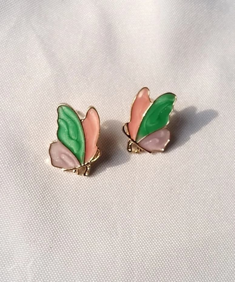 BUTTERFLY WING STUDS