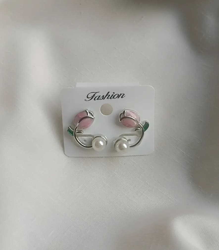 TULIP STUDS