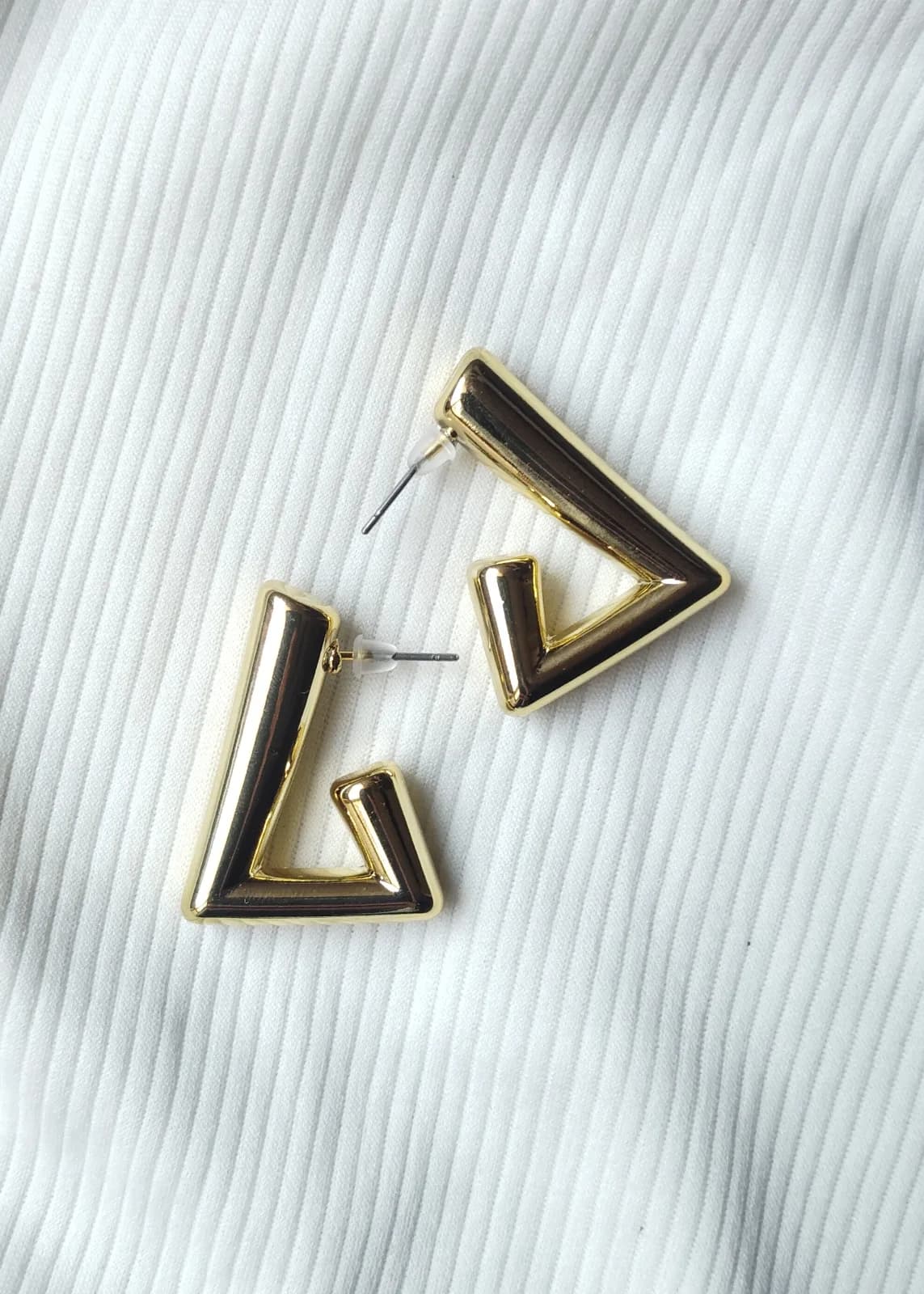 TRIANGULAR HOOPS ANTI-TARNISH