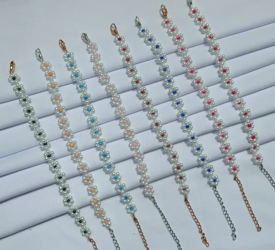 HANDMADE DAISY BRACELET