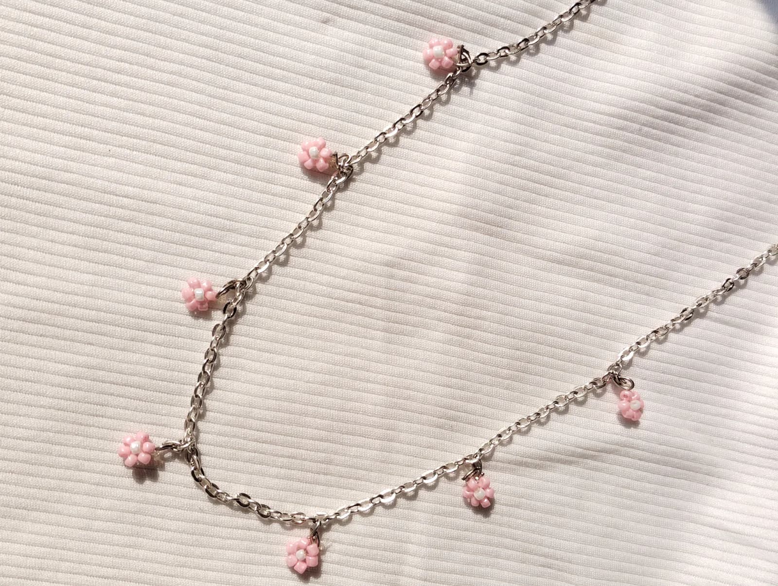 DAISY HANDMADE CHARM NECKLACE